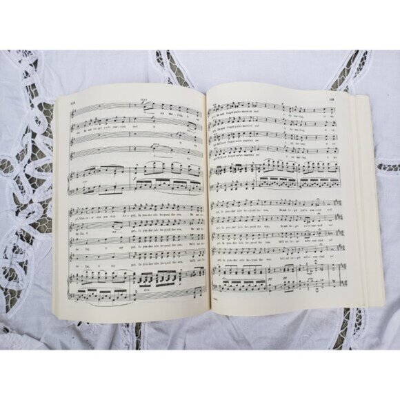 Gilbert and Sullivan "The Gondoliers" Director's Vocal Score - Picture 3 of 5